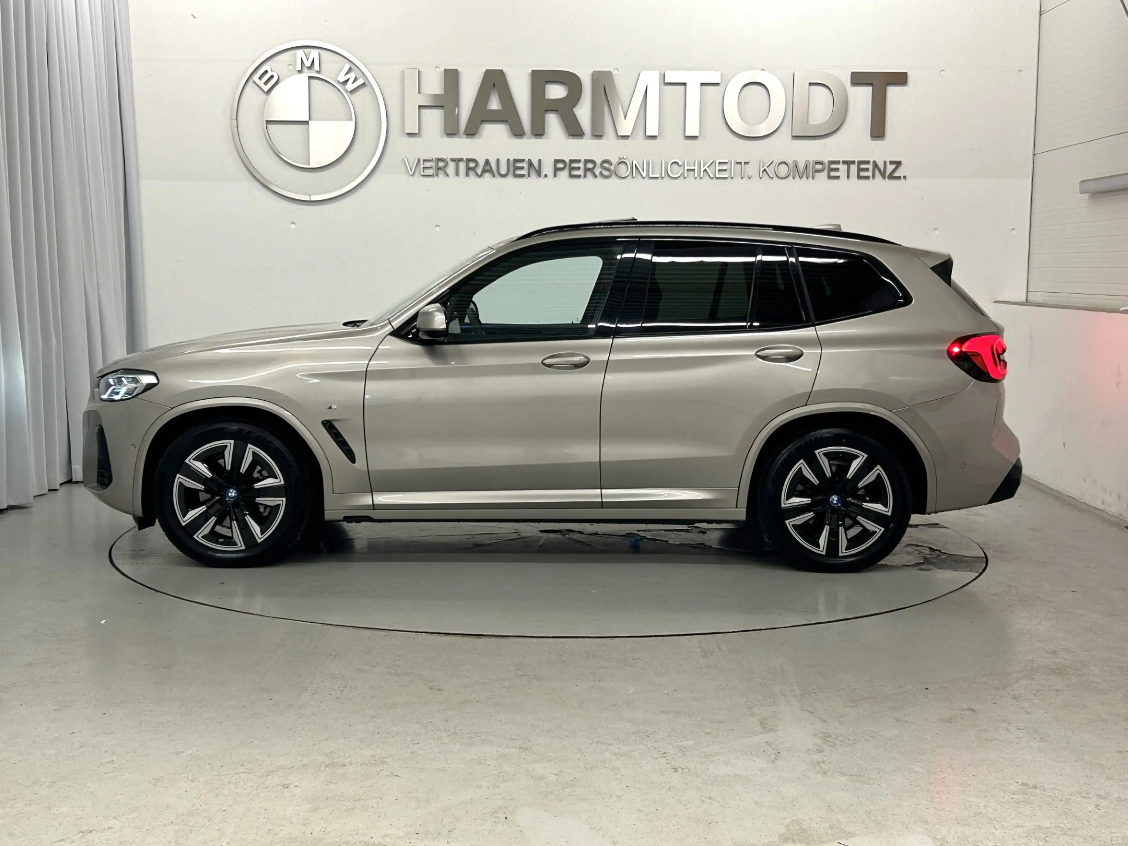 BMW iX3 *Inspiring* — photo 3