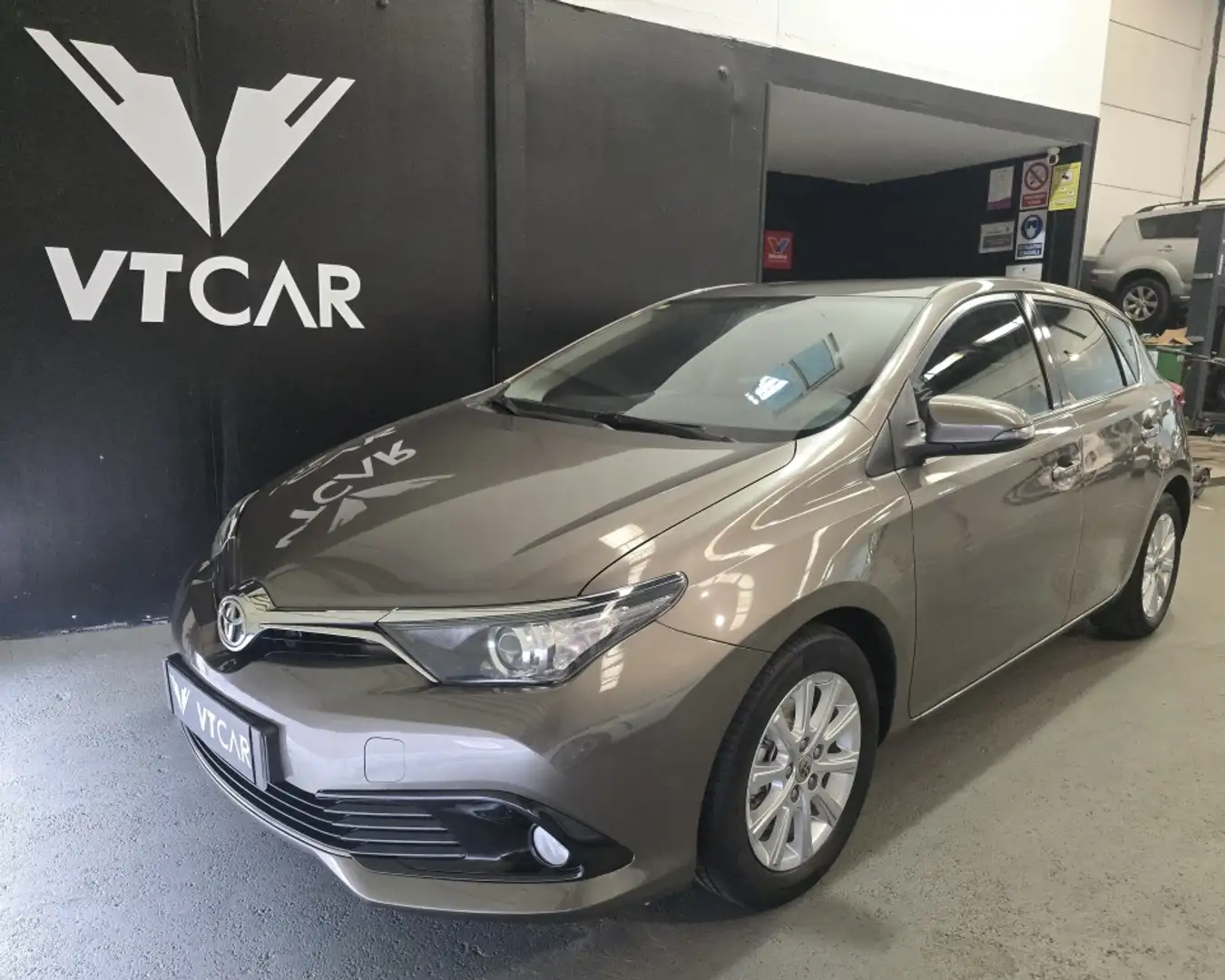 Toyota Auris 120T Active (Business Plus) Gris - 1