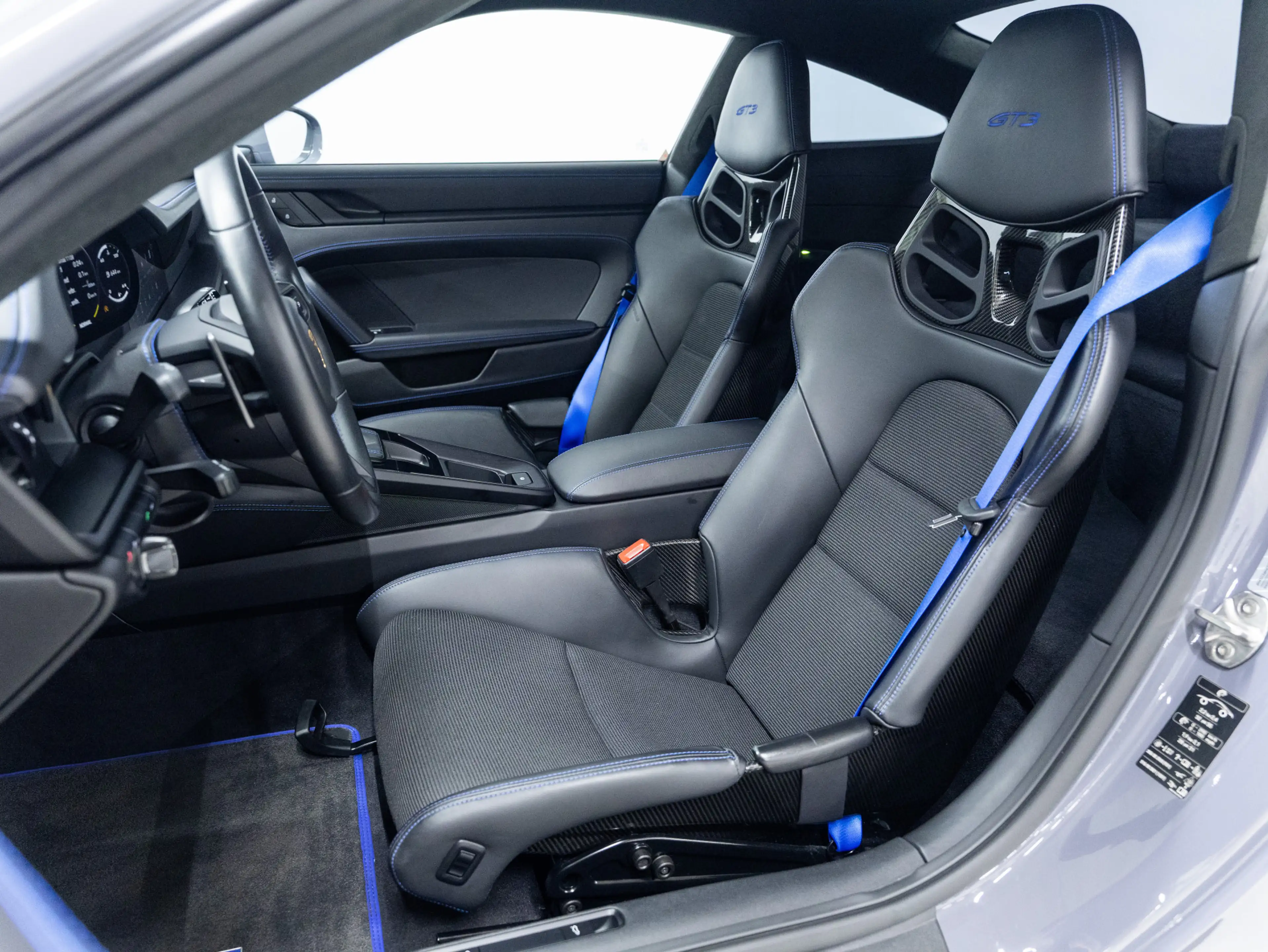 Porsche 992 GT3 Touring — photo 8