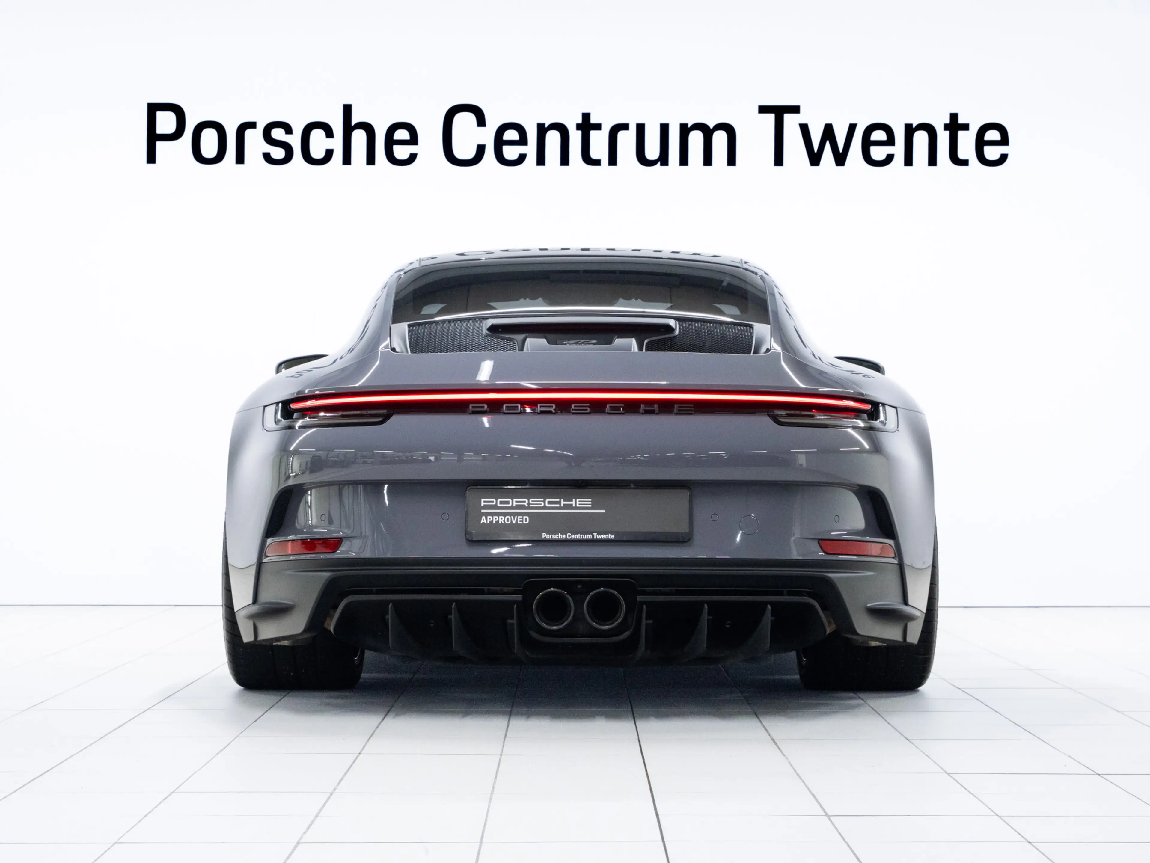 Porsche 992 GT3 Touring — photo 4