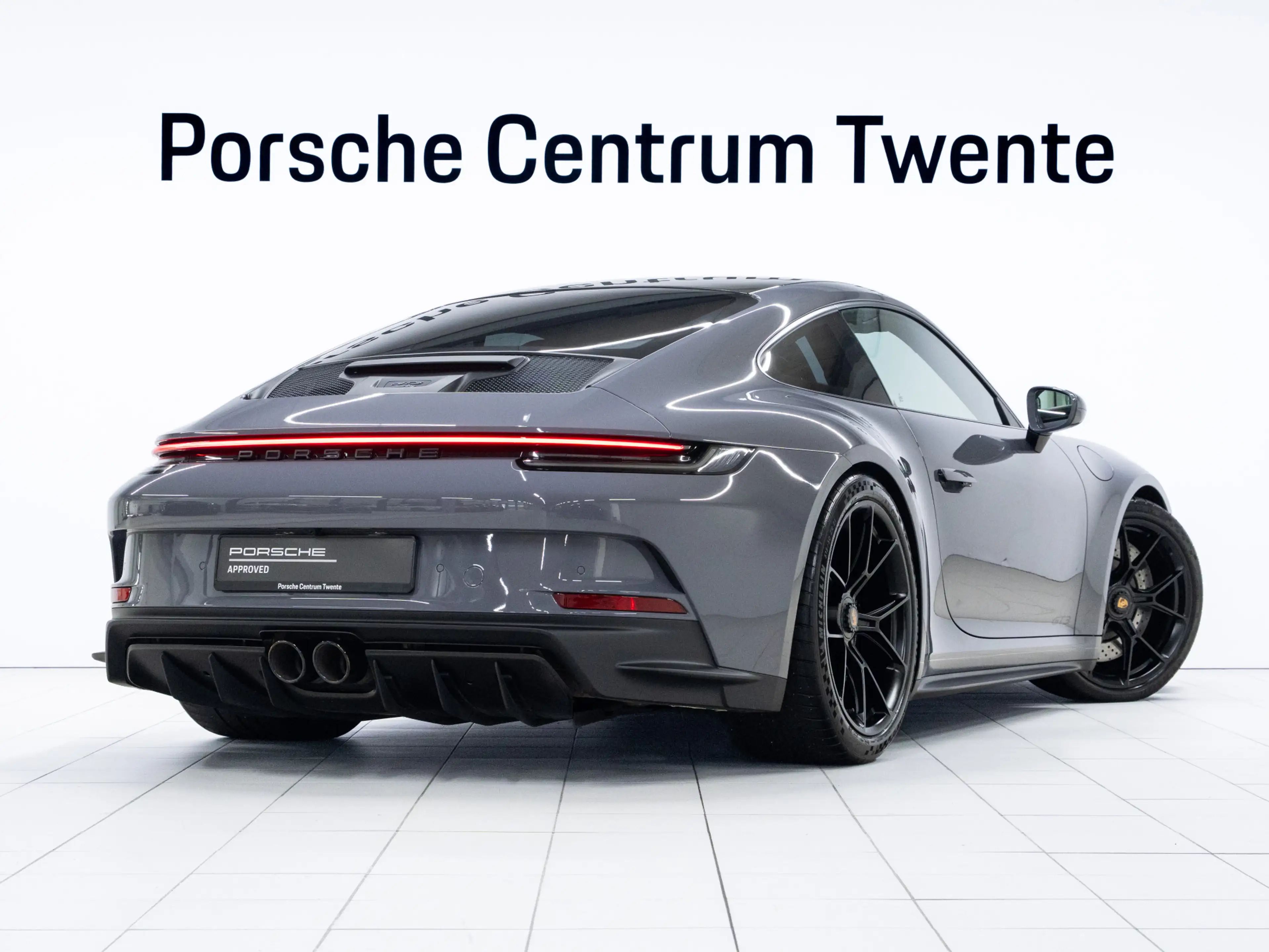 Porsche 992 GT3 Touring — photo 3