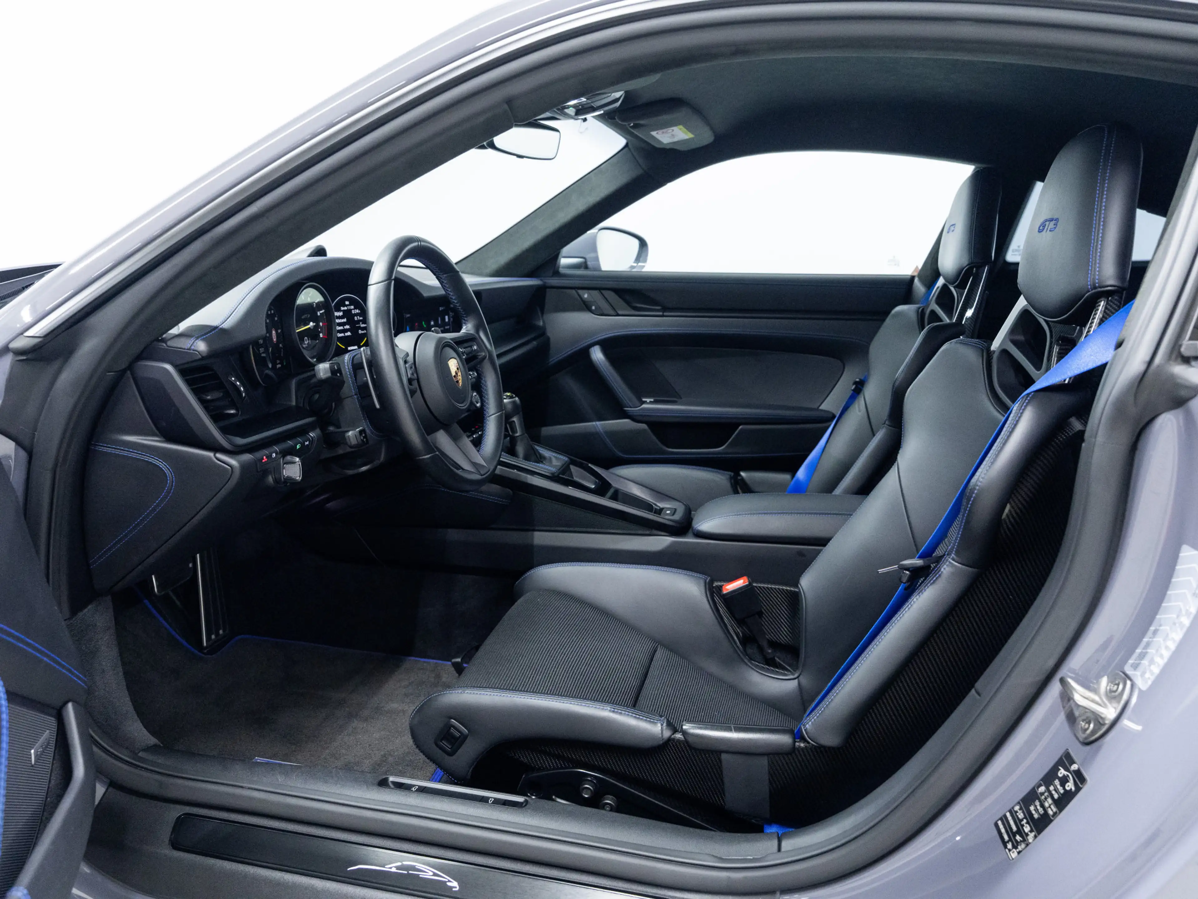 Porsche 992 GT3 Touring — photo 7