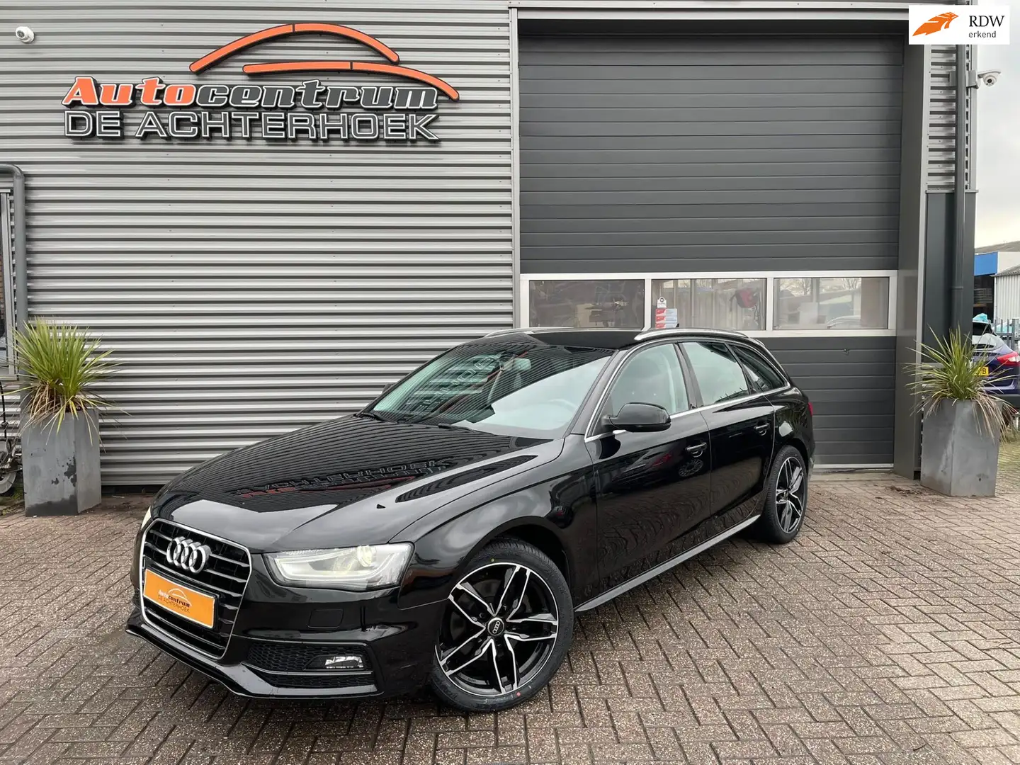 Audi A4 Avant 1.8 TFSI S-Line Zwart - 1