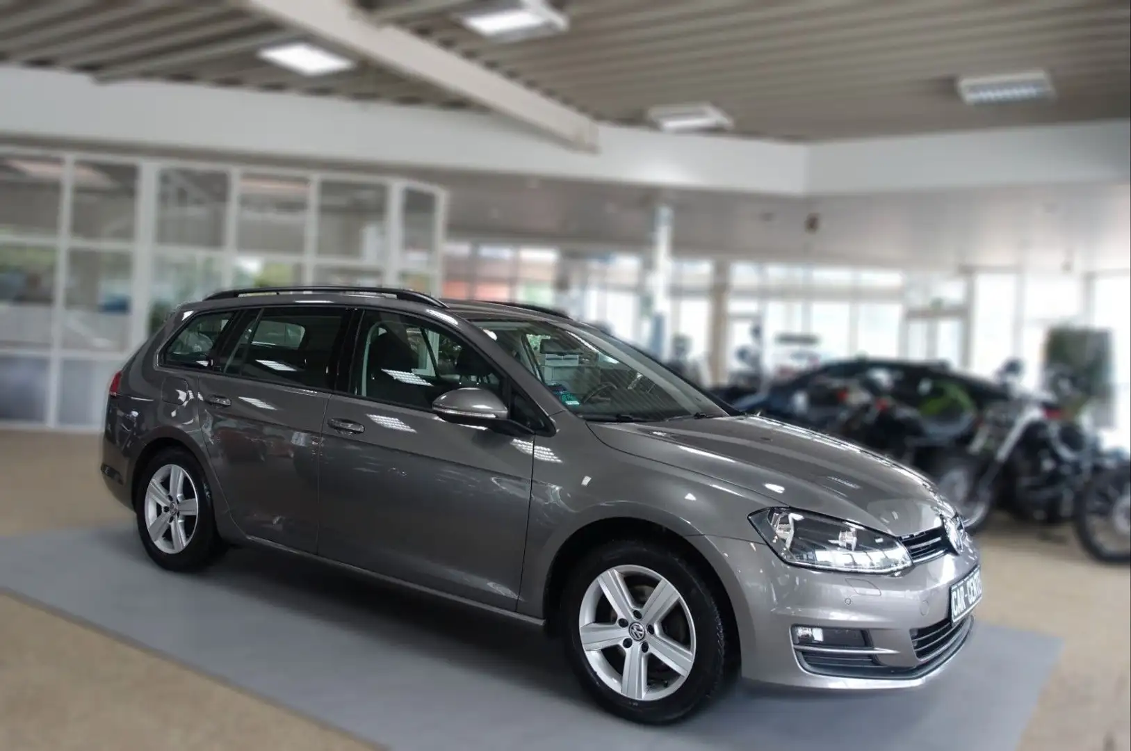 Volkswagen Golf VII Var. Business; NAV/ SHZ/ GRA/ AAC/ PDC Grau - 2