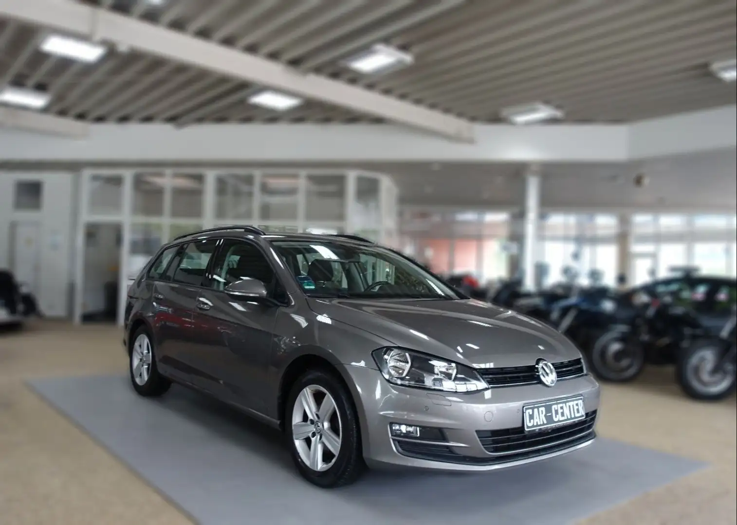 Volkswagen Golf VII Var. Business; NAV/ SHZ/ GRA/ AAC/ PDC Grau - 1