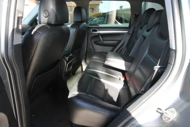 Porsche Cayenne view 5