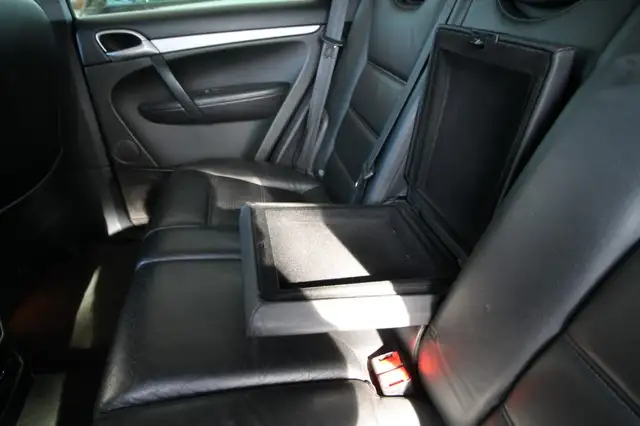 Porsche Cayenne view 9