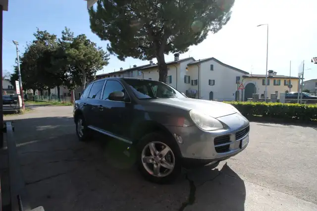 Porsche Cayenne view 2
