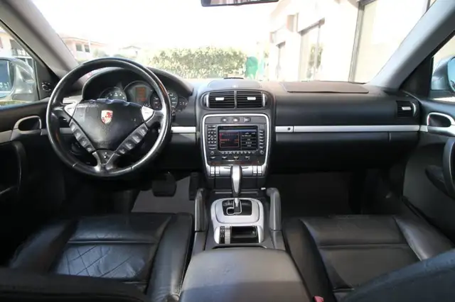 Porsche Cayenne view 6