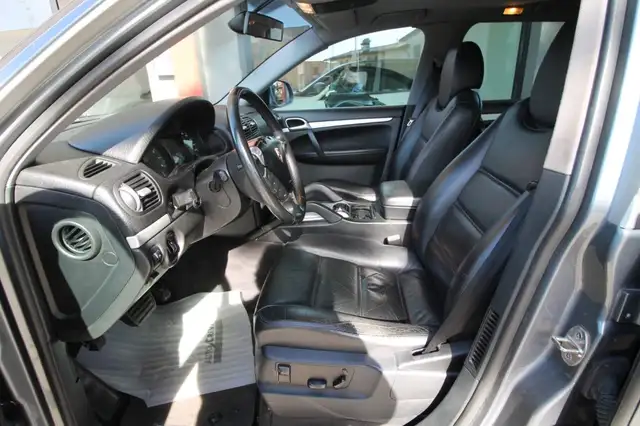 Porsche Cayenne view 12
