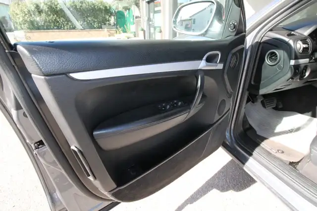 Porsche Cayenne view 10