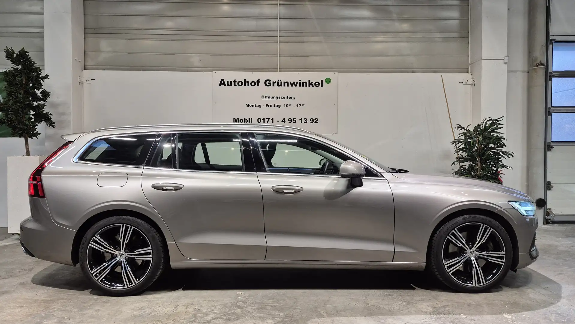 Volvo V60 D4 Inscription - PANO - neue Inspektion + GARANTIE Braun - 1