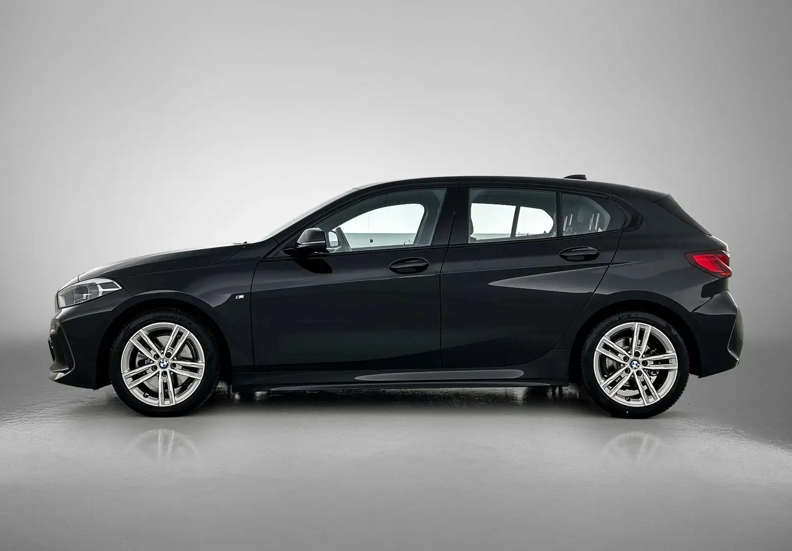BMW 118 1-serie 118i Business Edition Plus | NAVIGATIE | A Zwart - 2