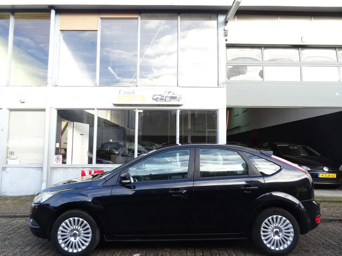 Ford Focus 1.8 Titanium Flexi Fuel Schwarz - 2