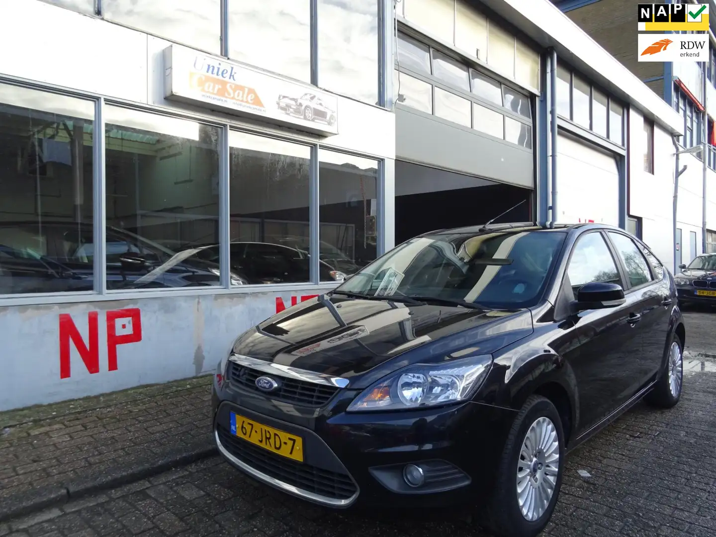Ford Focus 1.8 Titanium Flexi Fuel Schwarz - 1