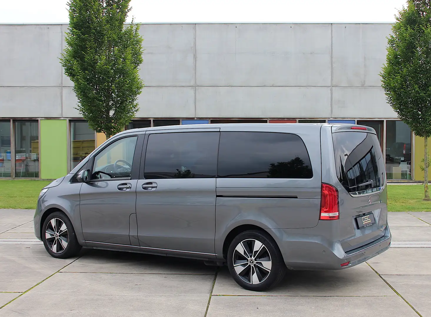 Mercedes-Benz V 300 d LWB Avantgarde Gris - 2
