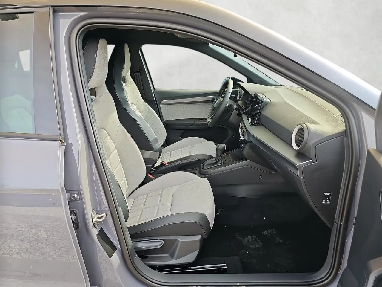 SEAT Arona 1.5 TSI DSG FR AHK / Tech-Paket / Keyless 11