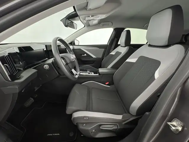 Opel Astra view 7