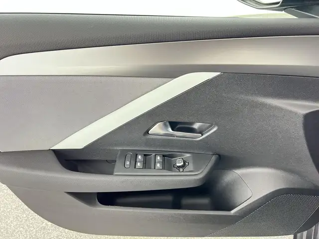 Opel Astra view 11