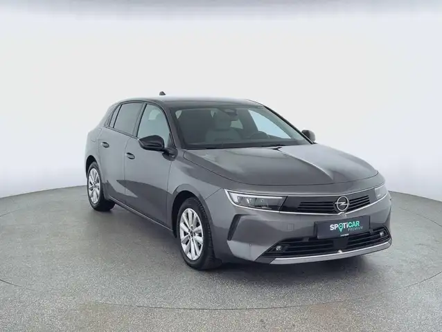 Opel Astra view 3