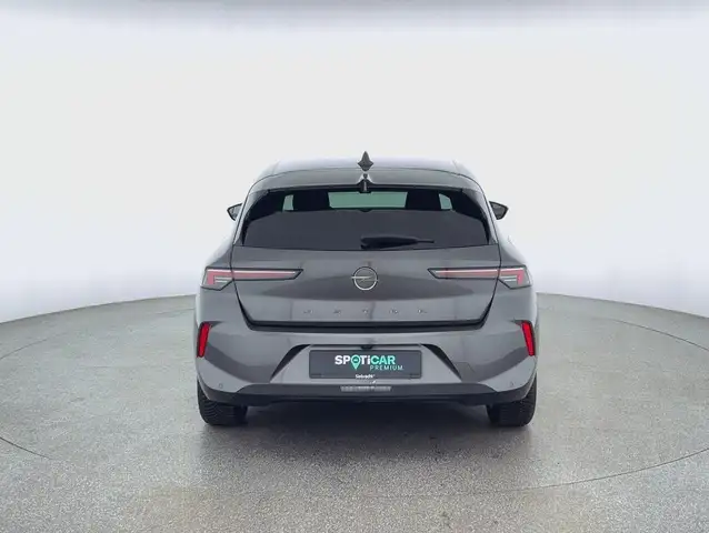 Opel Astra view 4