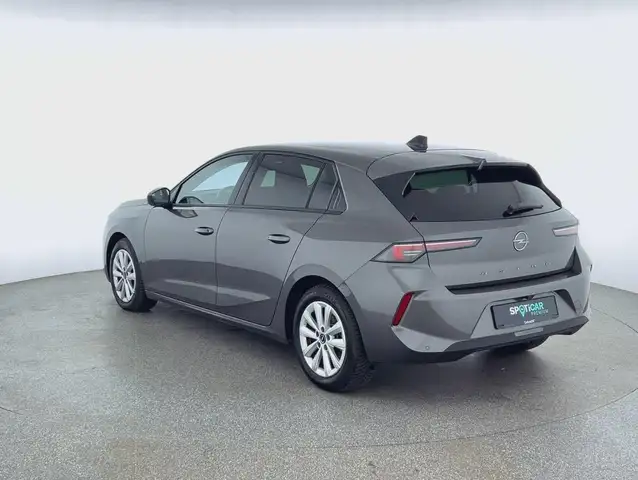 Opel Astra view 5