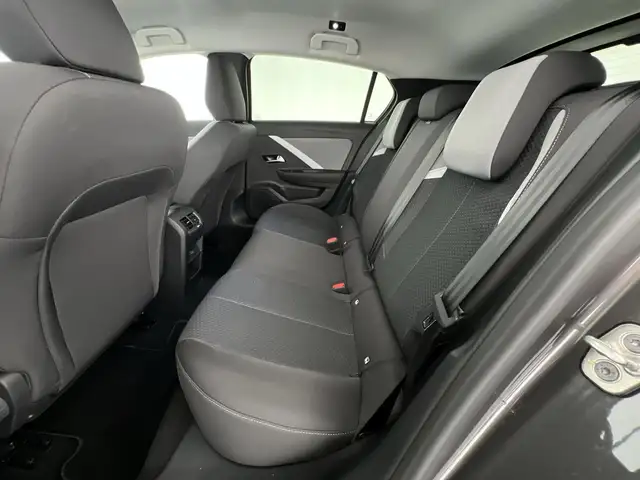 Opel Astra view 8