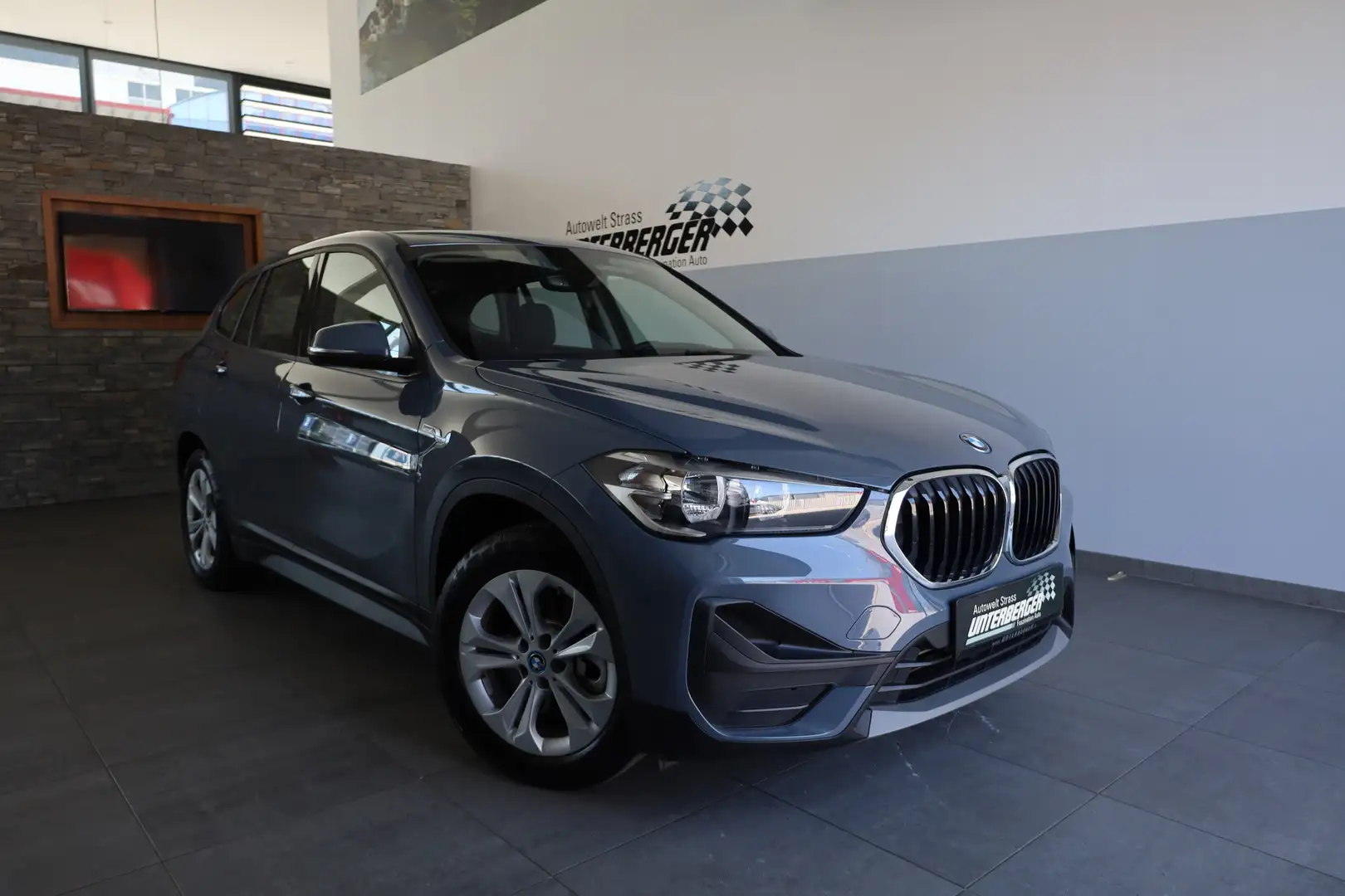 BMW X1 xDrive25e Advantage DAB Navi Tempomat Shz - 1