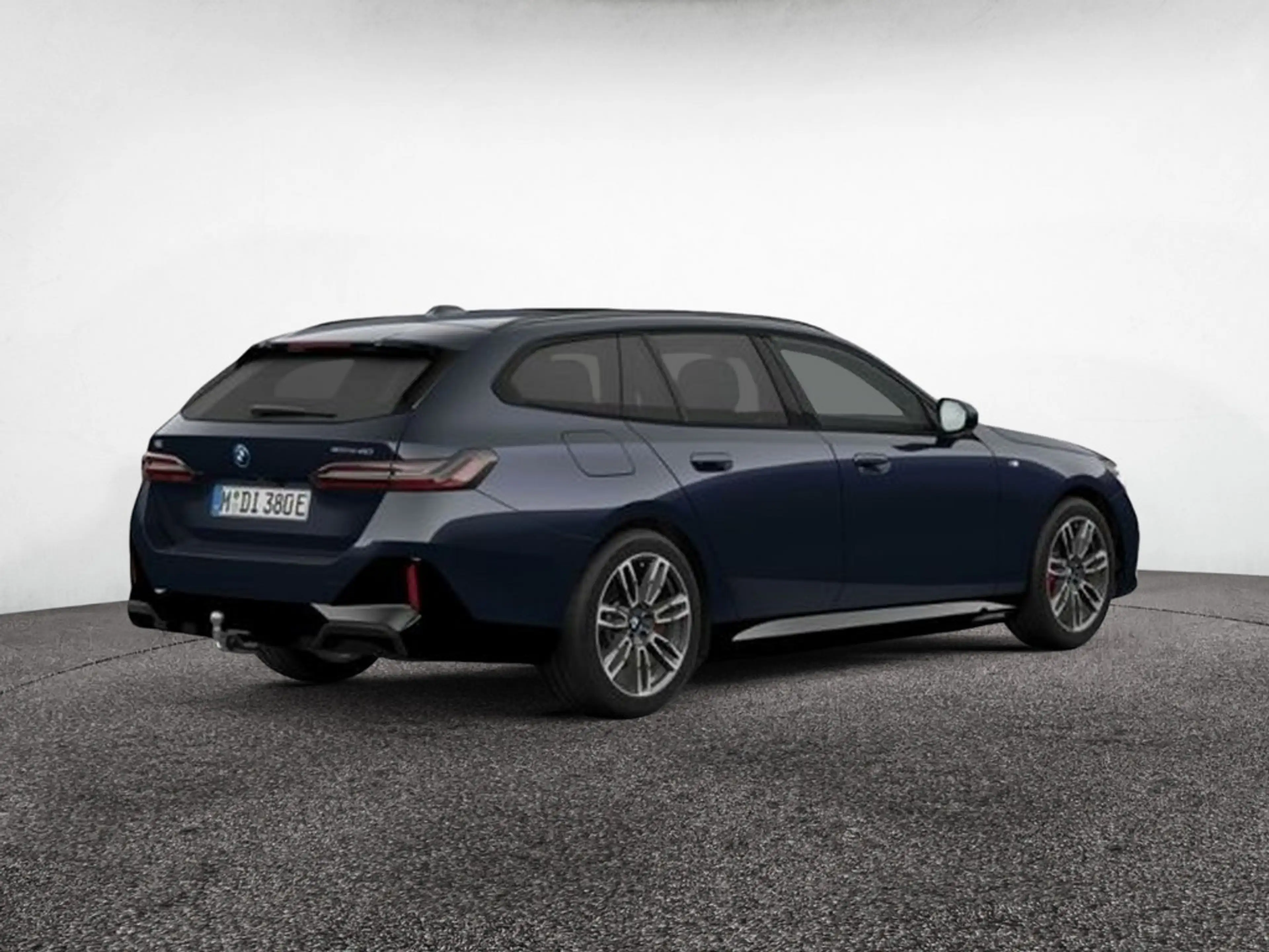 BMW i5 Touring 40 e M Sport Pro PANO+B&W+AHK — photo 2