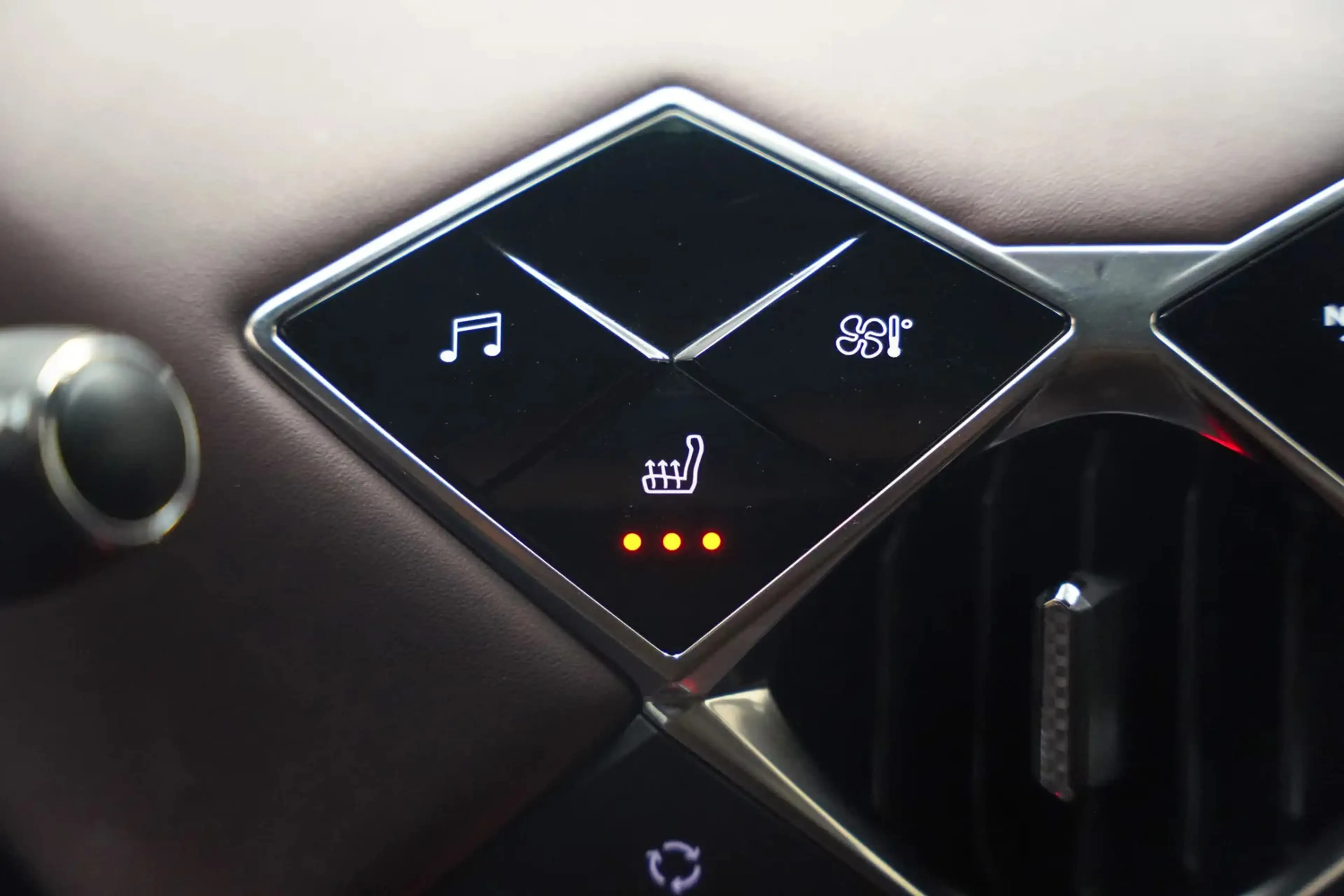 DS Automobiles DS 3 Crossback 1.2 PureTech La Premiere Aut. [ Navi Camera Leder — photo 10