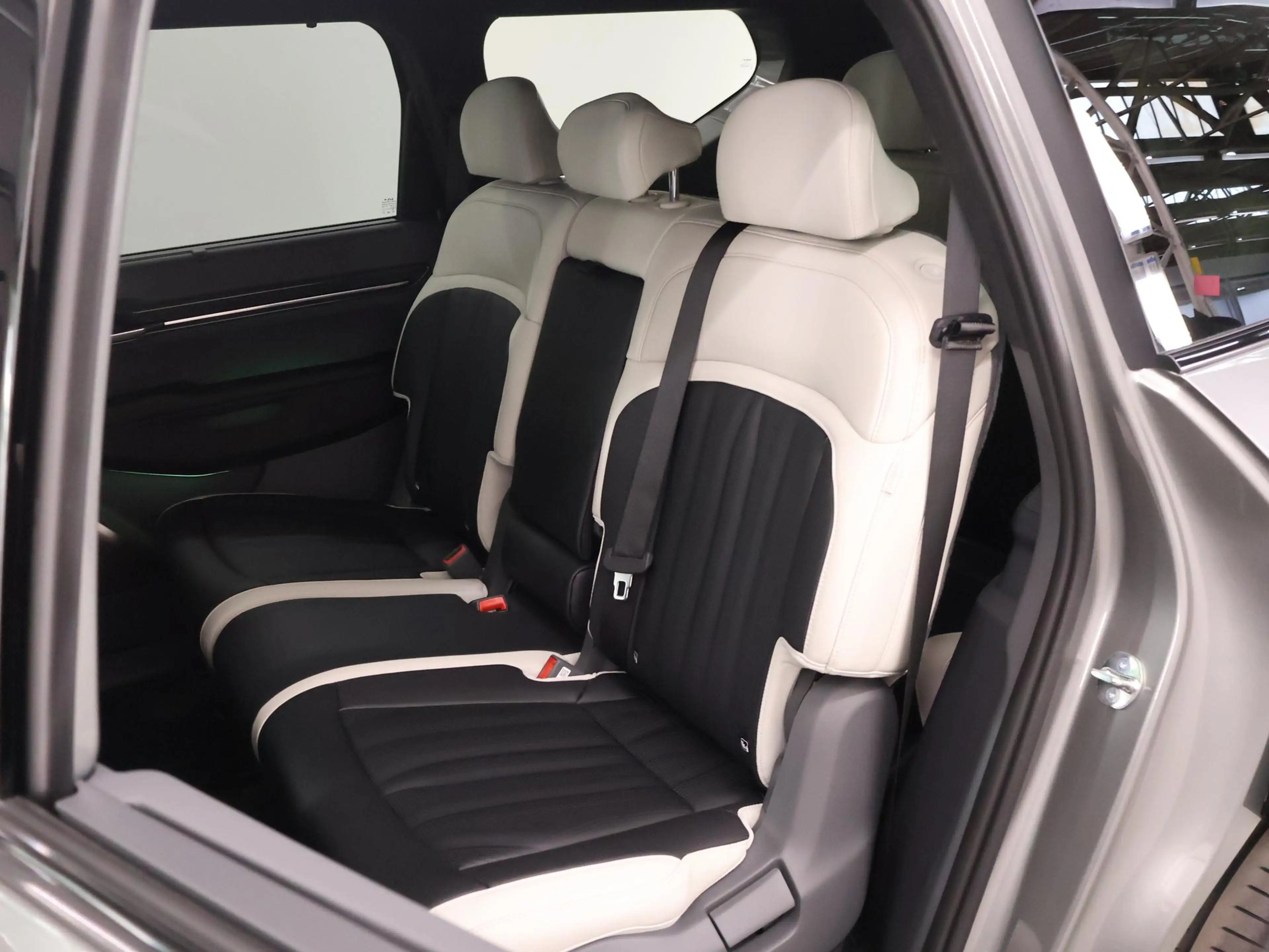 Kia EV9 GT-Line AWD 99.8 kWh | Panoramaschuifdak  | LED-ma — photo 12