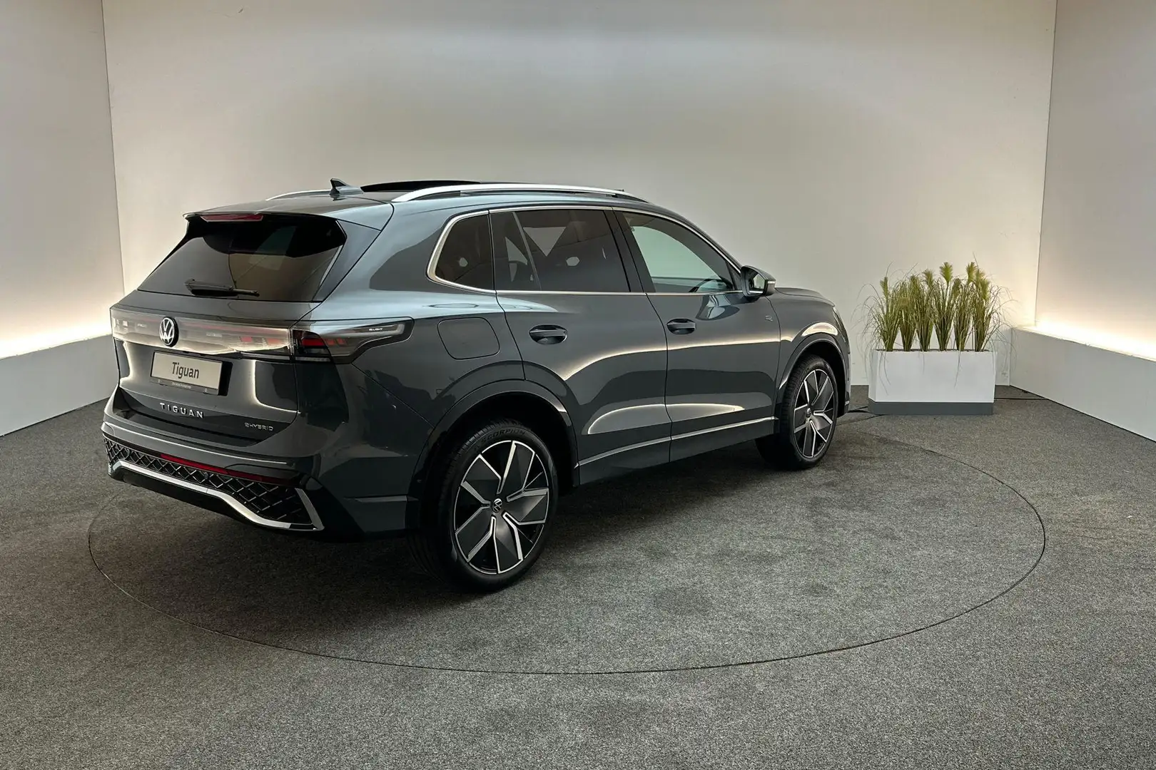 Volkswagen Tiguan R-Line Edition 1.5 DSG eHybrid Gris - 2
