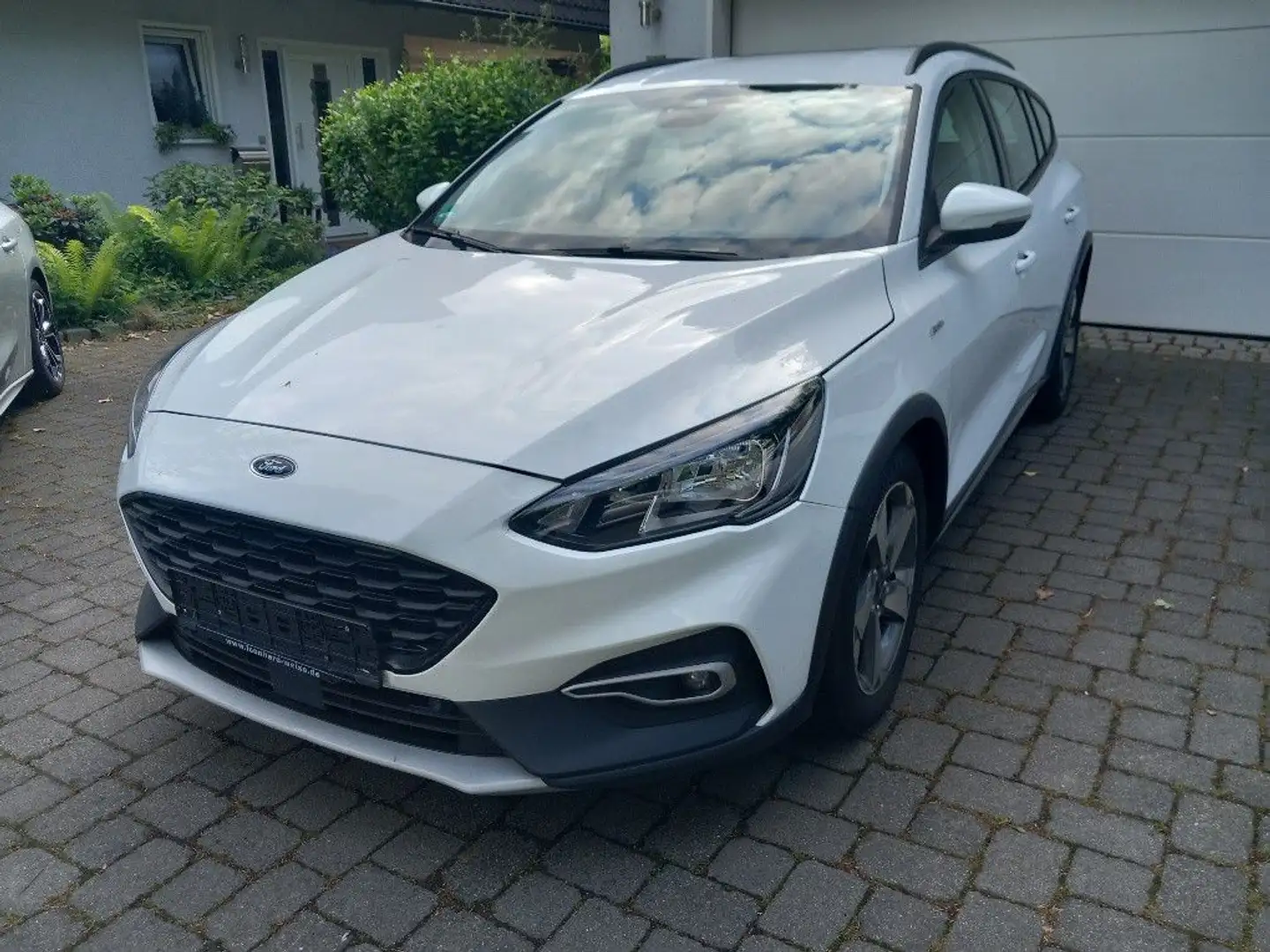 Ford Focus Turnier 1.5 EcoBlue Active + AHK Blanc - 1