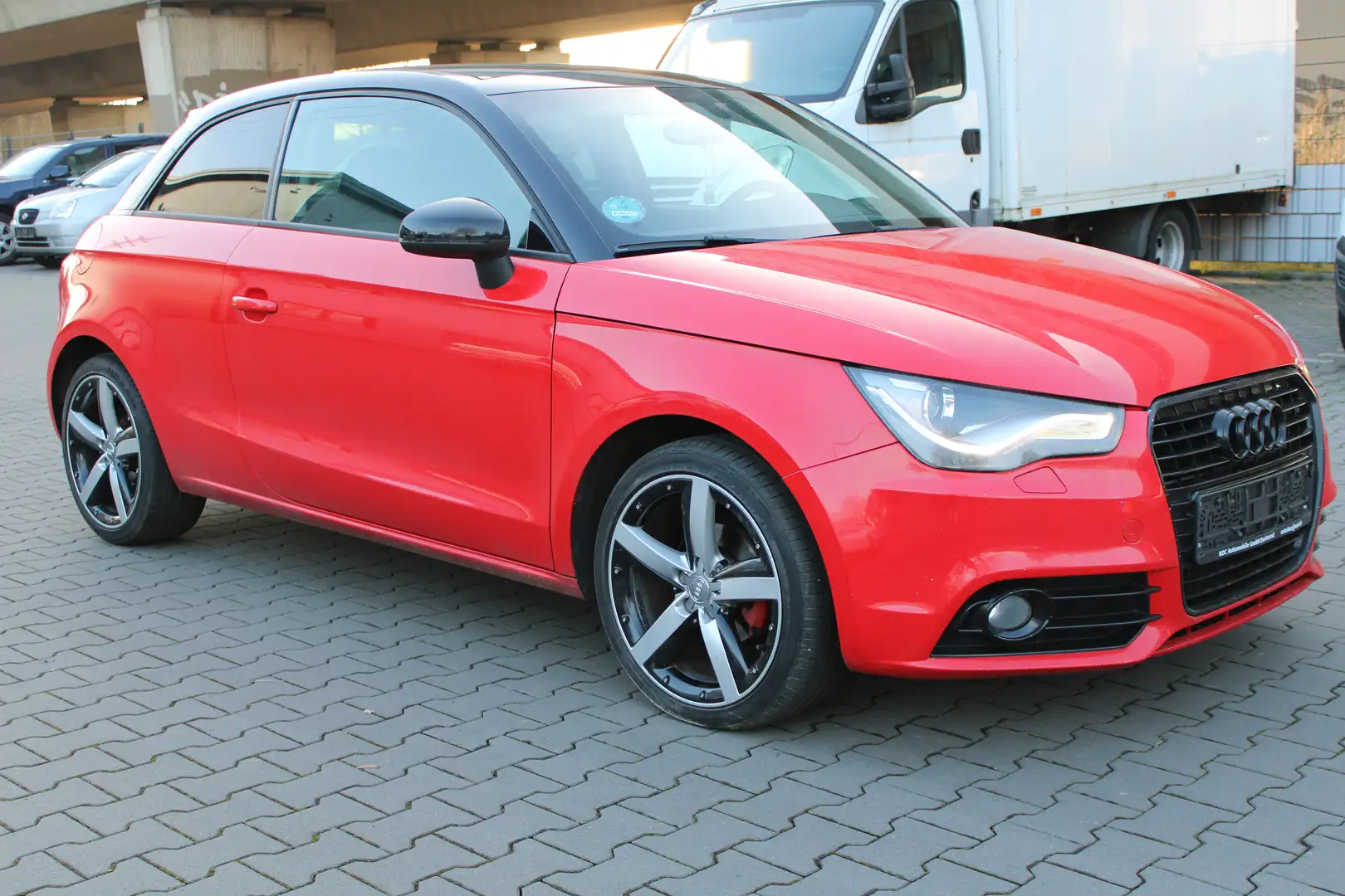 Audi A1 A1 1.6 TDI Navi Xenon Pano SHZ PDC MFL Rouge - 1