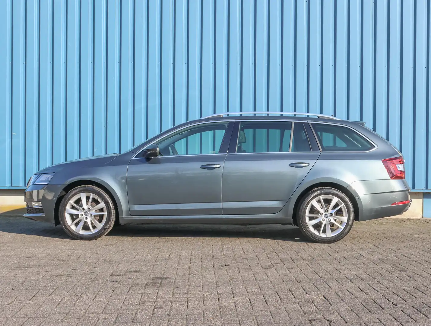 Skoda Octavia 120pk TDI Style | 1ste eigenaar | Trekhaak | LEER Grijs - 2