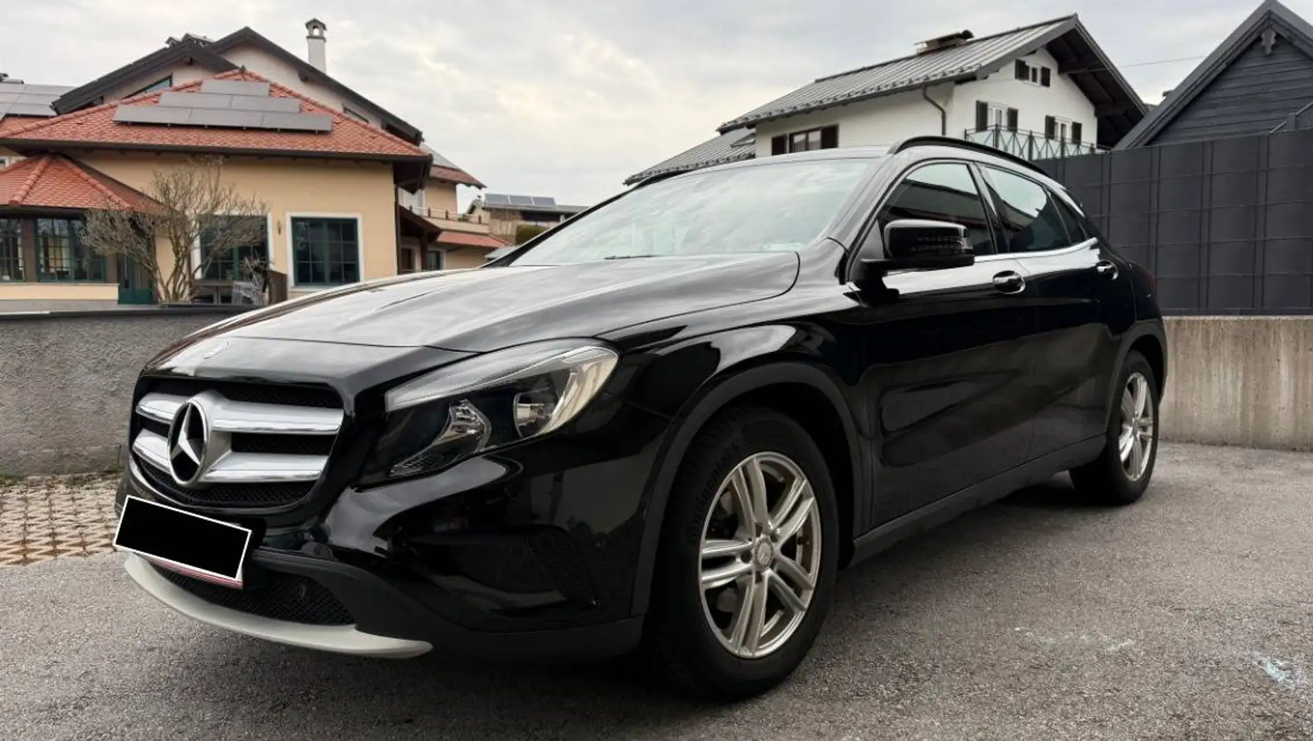 Mercedes-Benz GLA 180 GLA 180 Schwarz - 1