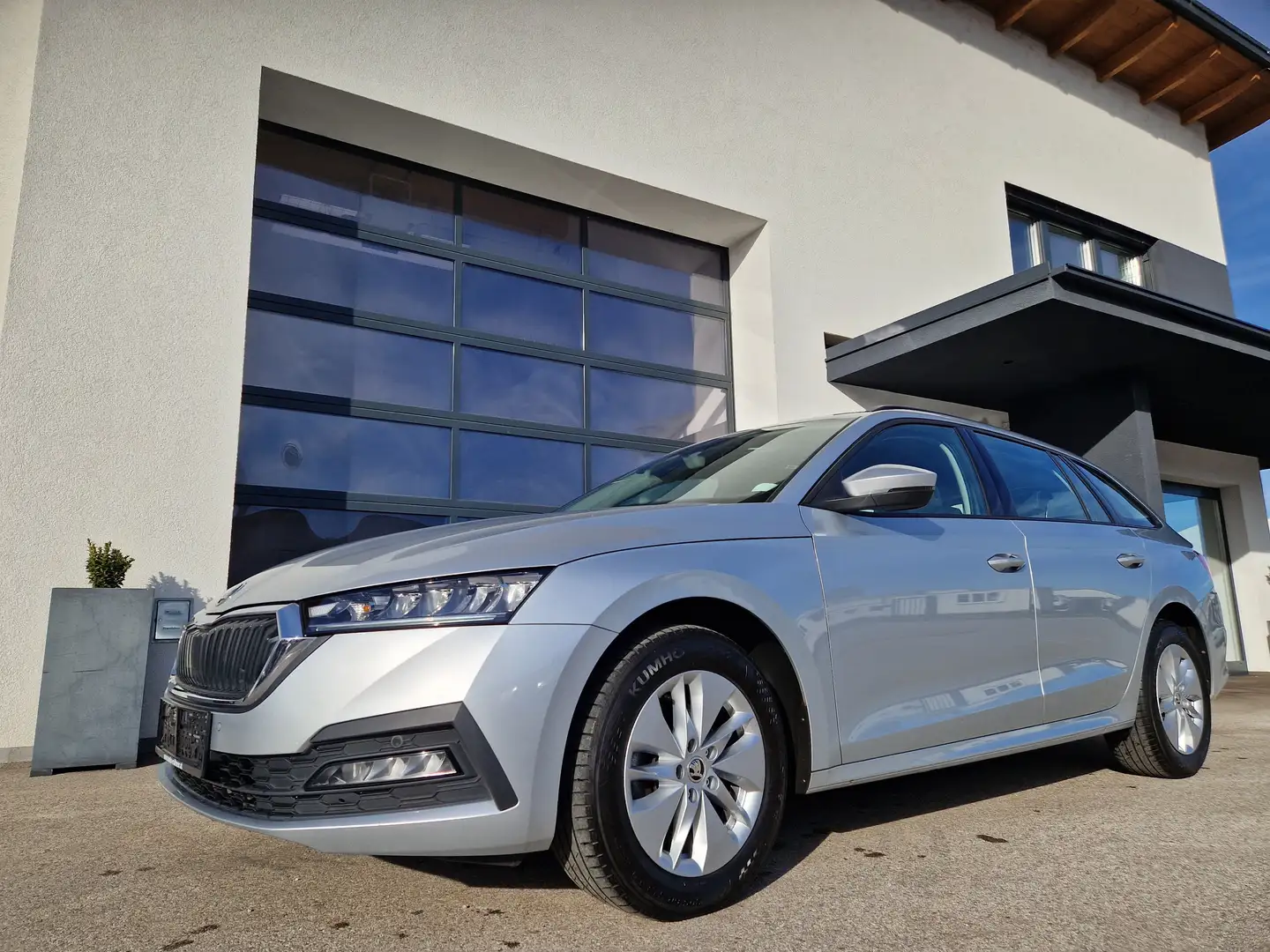 Skoda Octavia OCTAVIA AMBITION 2.0*AHK SCHWENKBAR*LED* Argent - 1