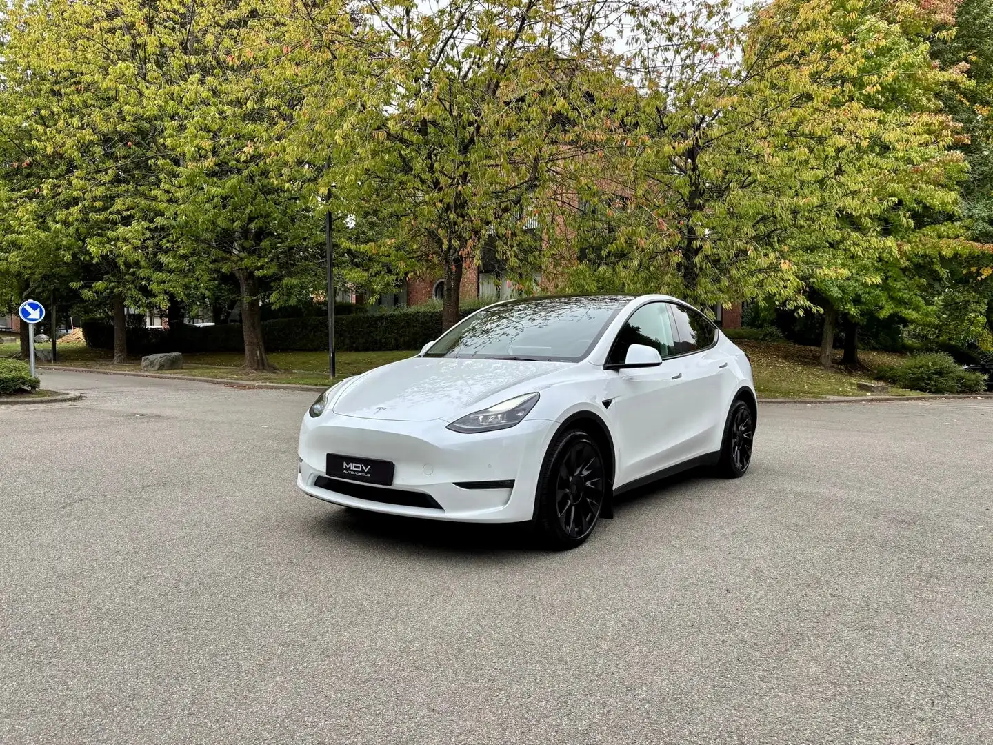 Tesla Model Y Long Range Dual Motor AWD *** Like New *** Blanc - 2