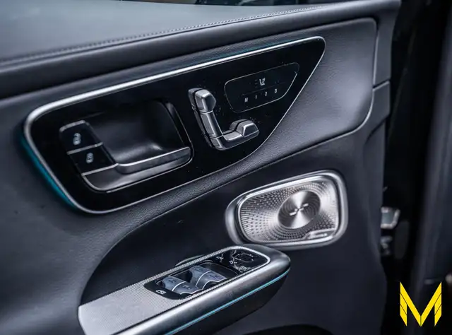 Mercedes-Benz 220 view 15