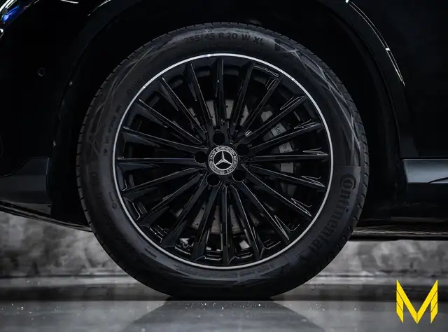 Mercedes-Benz 220 view 9