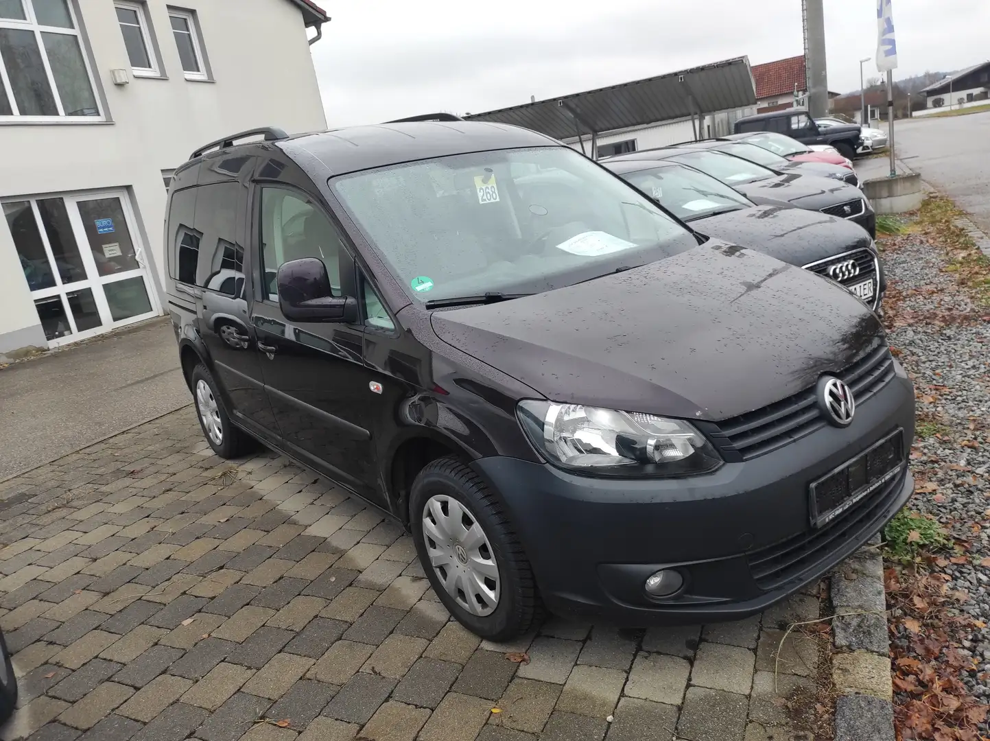 Volkswagen Caddy Trendline Burdeos - 2