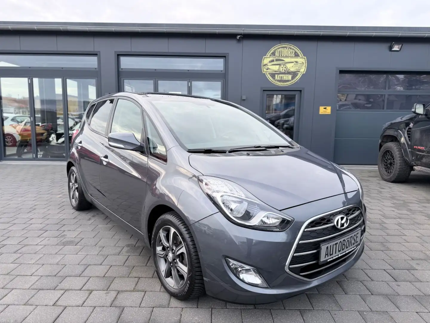 Hyundai iX20 blue Space Plus*SZH*PANO Grau - 1