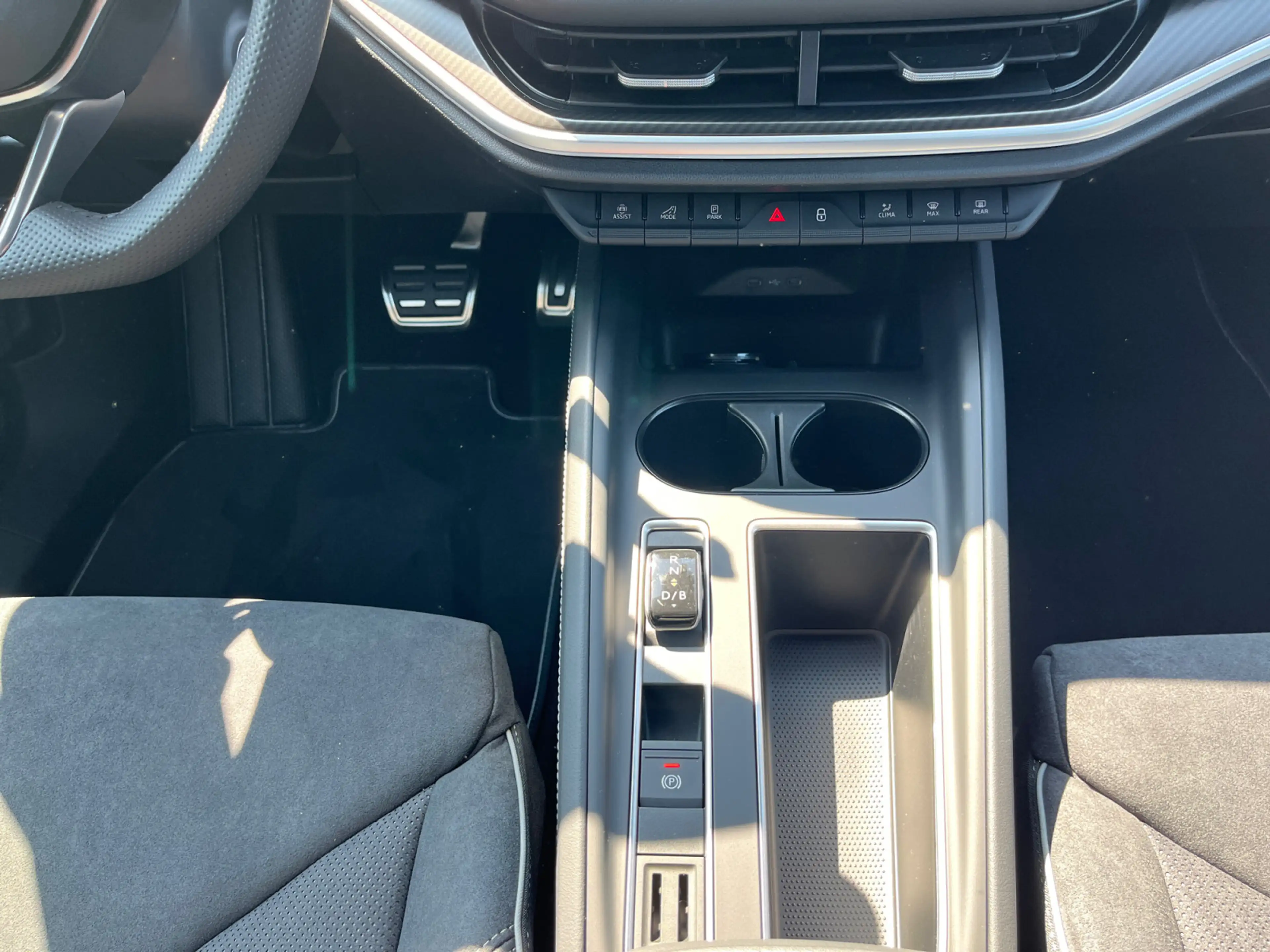 Skoda Elroq Sportline 60 Navi LED SHZ PDC ACC WäPu AHK — photo 8