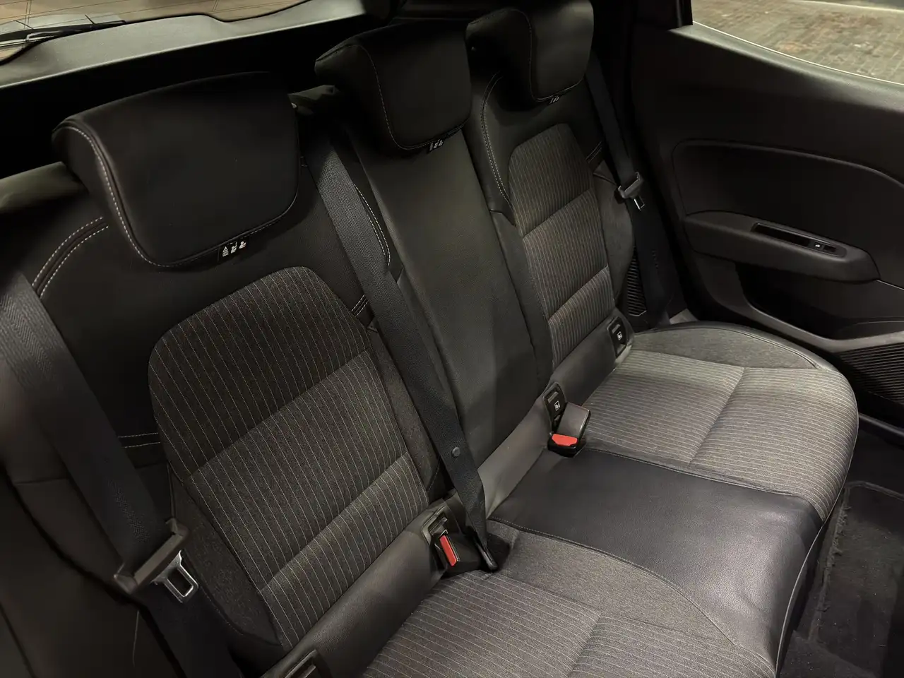Renault Clio 1.6 Hybrid E-TECH 145 Techno 17
