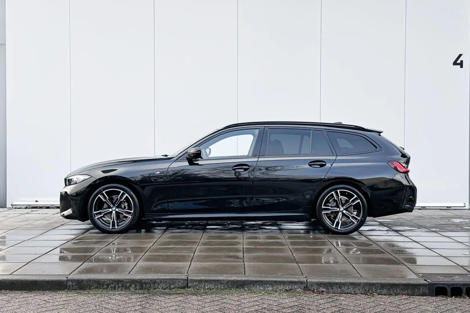 BMW 318 3 Serie Touring 318i M-Sport / Comfort Acces / 18 Noir - 2