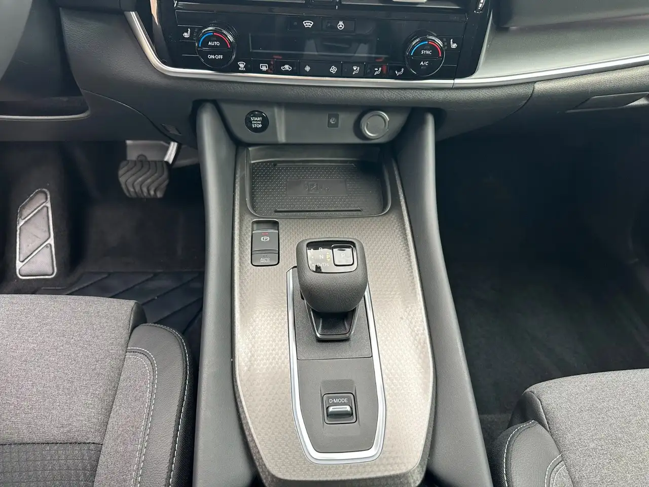Nissan Qashqai 1.3 DIG-T MHEV AT N-Connecta WINTERPAKET 12