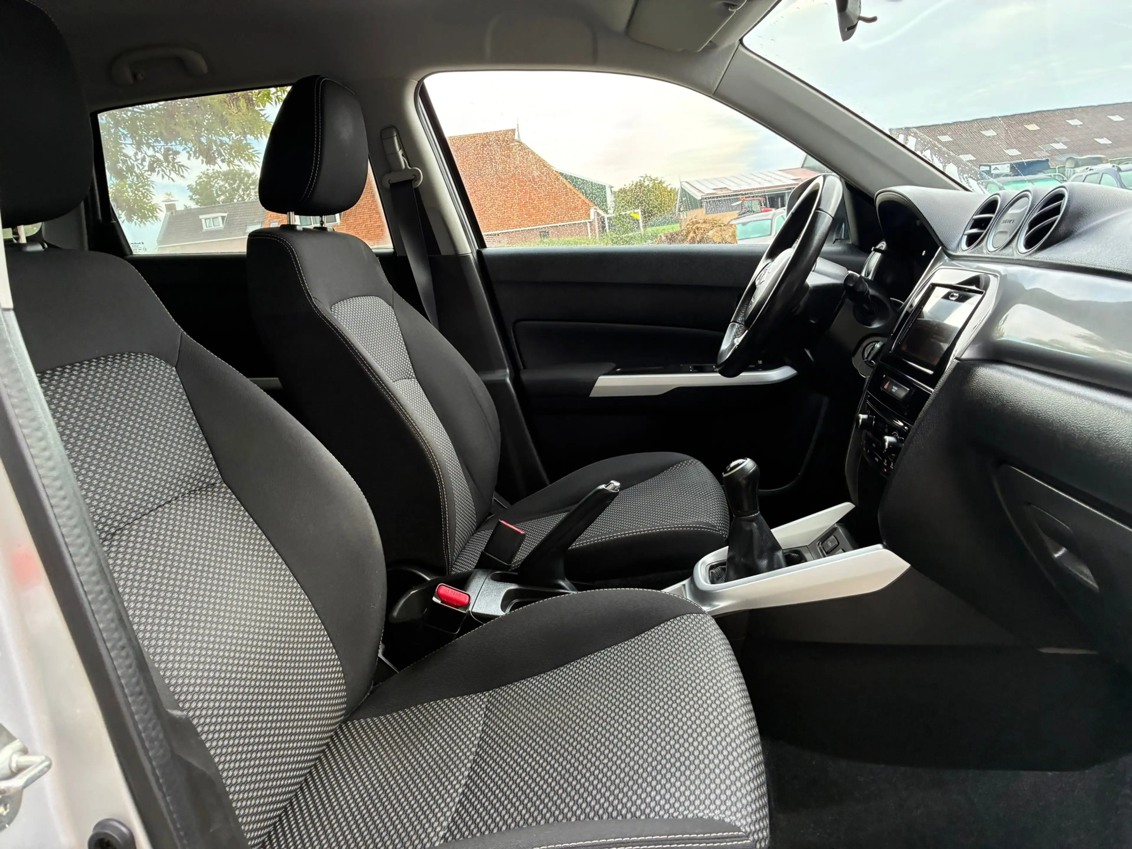 Suzuki Vitara 1.6 Exclusive | Carplay + Clima + Cruise nu €9.975 — photo 8