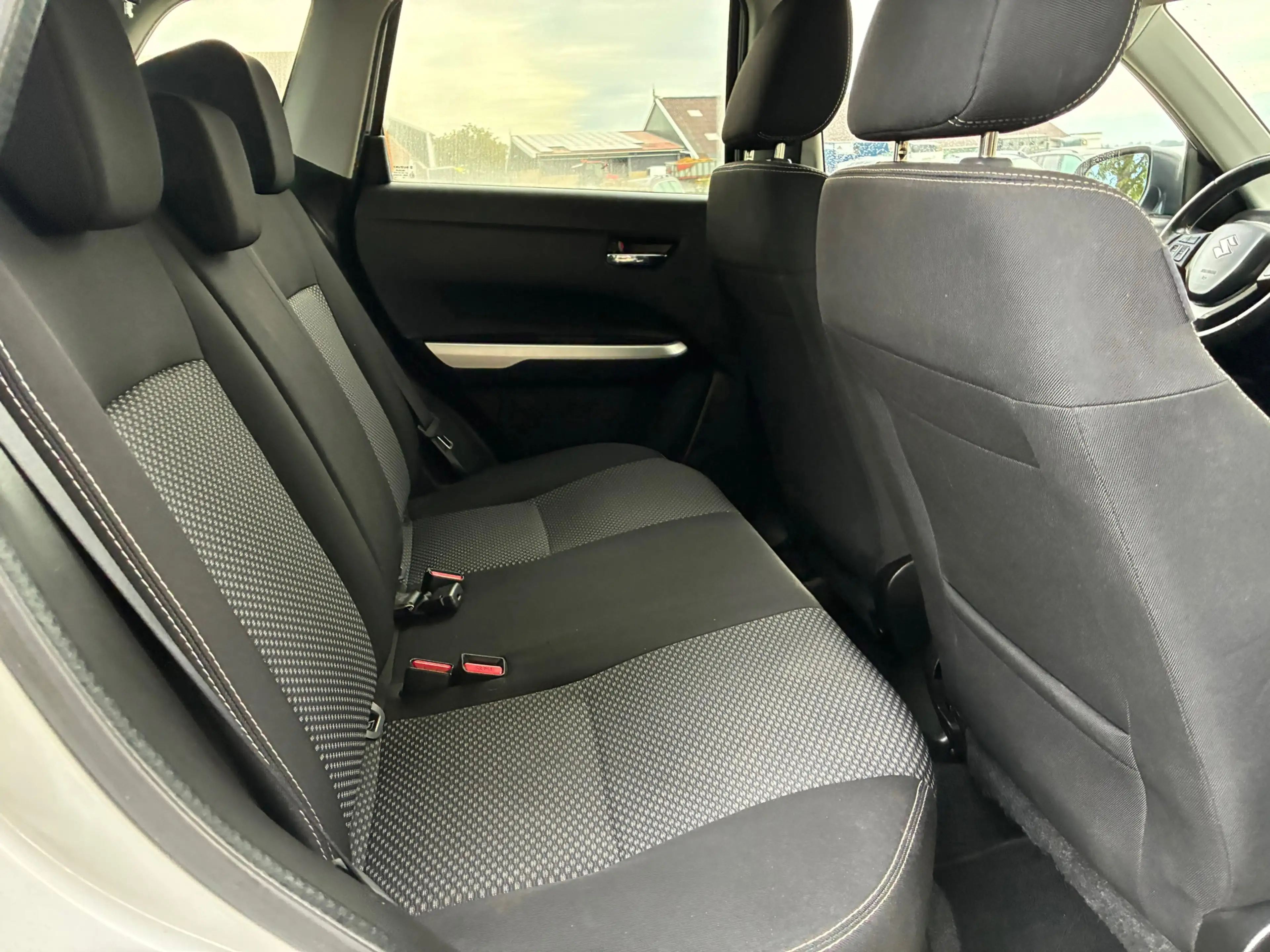 Suzuki Vitara 1.6 Exclusive | Carplay + Clima + Cruise nu €9.975 — photo 9