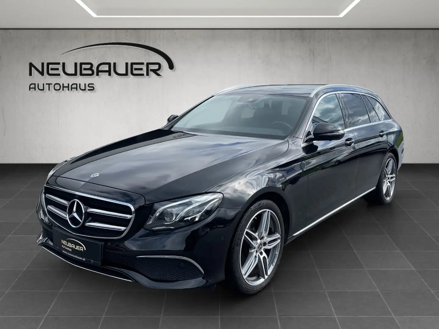 Mercedes-Benz E 220 d 4MATIC T-Modell Austria Edition PTS Shz Noir - 1