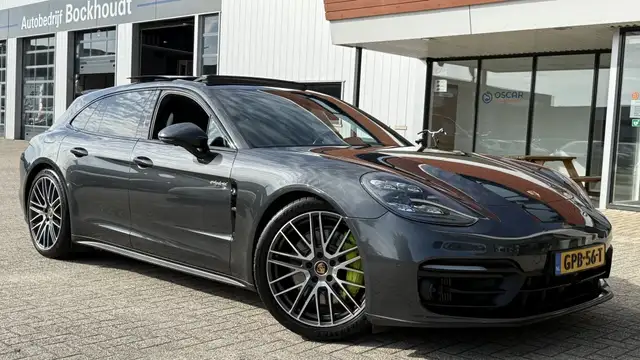 Porsche Panamera view 4